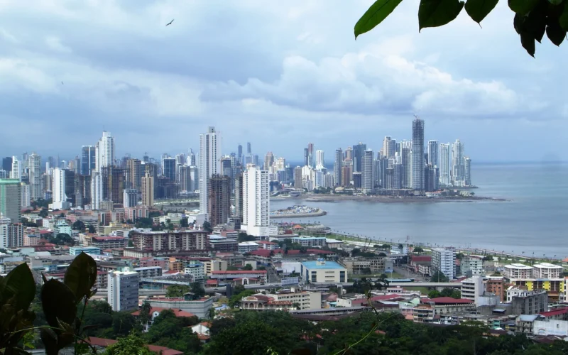 How Panama’s economy works: dollar, Canal, banking, logistics and territorial taxation