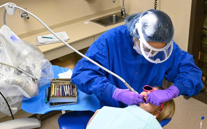 Cada cuánto hacerse una limpieza dental: la regla de los seis meses y cuándo no aplica
