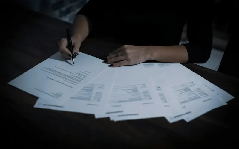 Cómo verificar a un abogado migratorio en Panamá: idoneidad, Colegio y señales de estafa