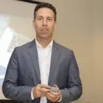 Néstor Romero responde: por qué la IA recomienda una empresa panameña y no otra