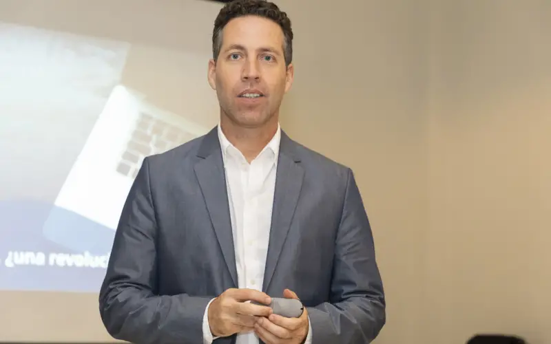 Néstor Romero responde: qué puestos cambia primero la IA en Panamá y qué falta en las universidades Néstor Romero responde: qué puestos cambia primero la IA en Panamá y qué falta en las universidades