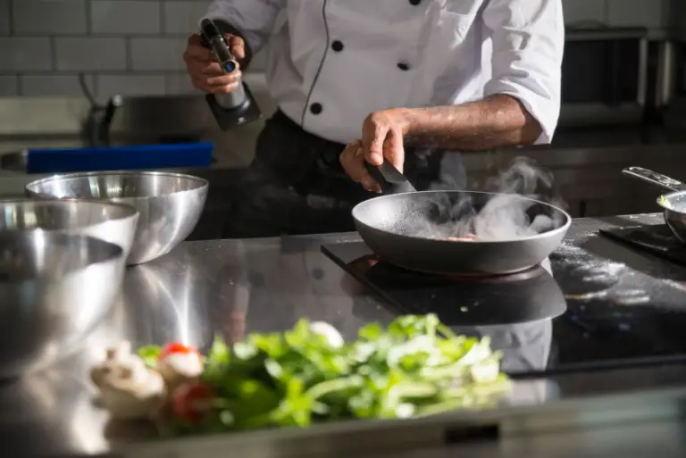 Limpieza de campanas de extracción en restaurantes de Panamá: cada cuánto, según NFPA 96