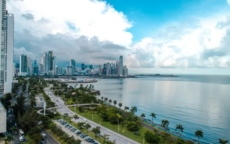 Aire acondicionado frente al mar en Panamá: cómo el salitre ataca los equipos y qué hacer Aire acondicionado frente al mar en Panamá: cómo el salitre ataca los equipos y qué hacer