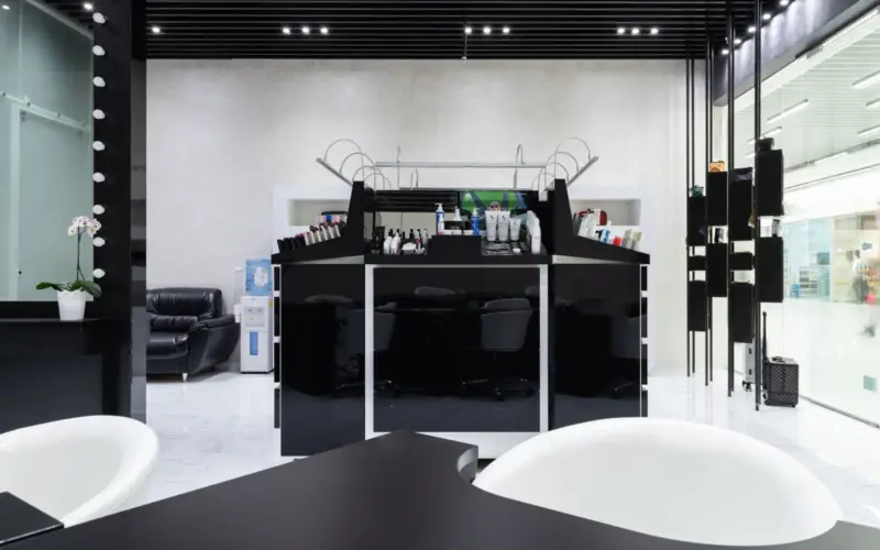 Aire acondicionado y limpieza de ductos en salones de belleza y spas en Panamá: olores, químicos y humedad