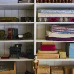 Humedad en Panamá: cómo proteger muebles, ropa y documentos guardados