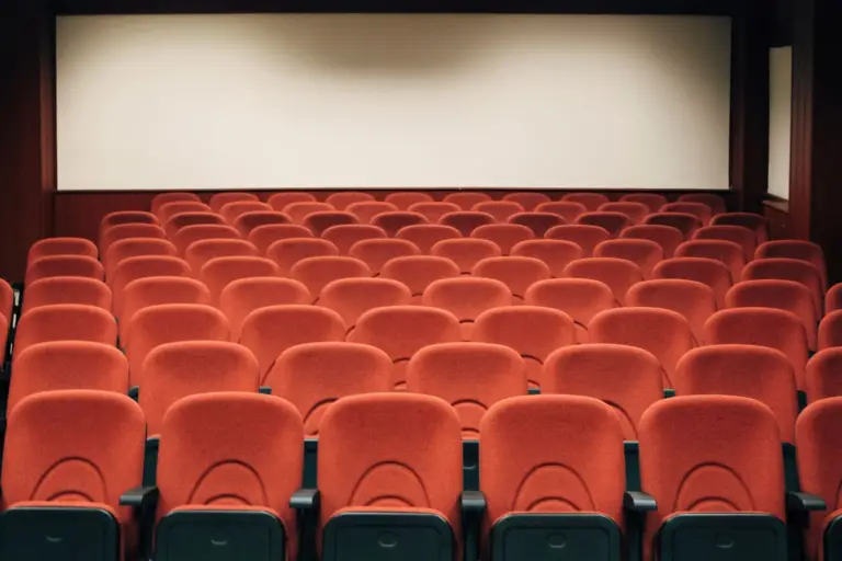 Aire acondicionado en teatros, auditorios y salas de eventos en Panamá: confort con la sala llena