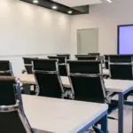 Air conditioning in universities and schools in Panama: classrooms, maintenance and the school calendar